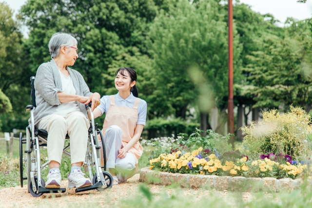 おひとりさまの終活、介護・医療・葬儀・墓の希望を誰に託す？