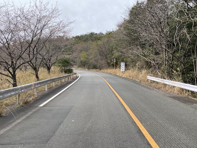 黒瀬斎場（東広島市）見えづらい入口看板