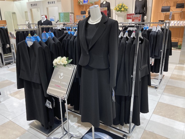 喪服 礼服はどこで買う メンズ レディースのおすすめ店舗をご紹介 葬儀のマナー コラム お知らせ コラム 広島自宅葬儀社