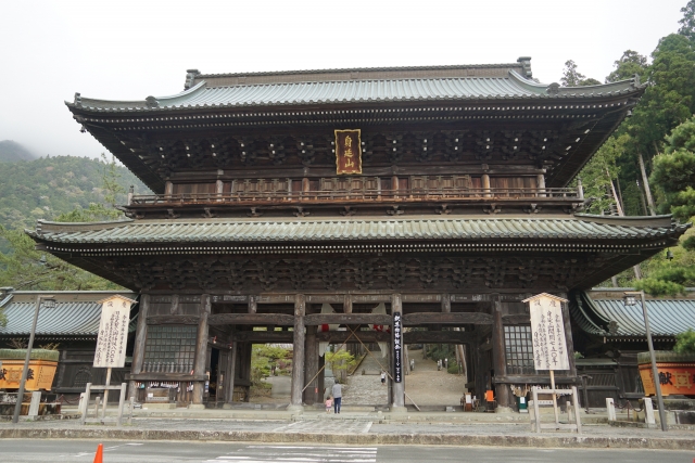 お寺の三門