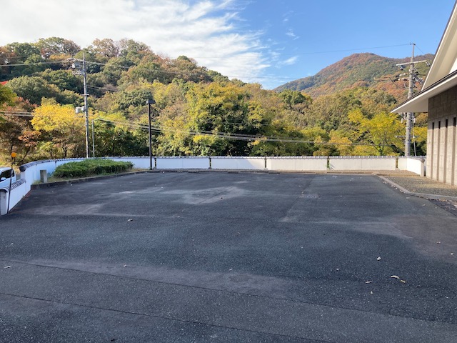 福山市　内海斎場　駐車場